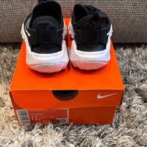 Nike Kids Flex Runner 2 Black and White Sneakers